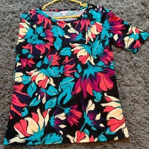 3/$15 EUC Lularoe Gigi - size L